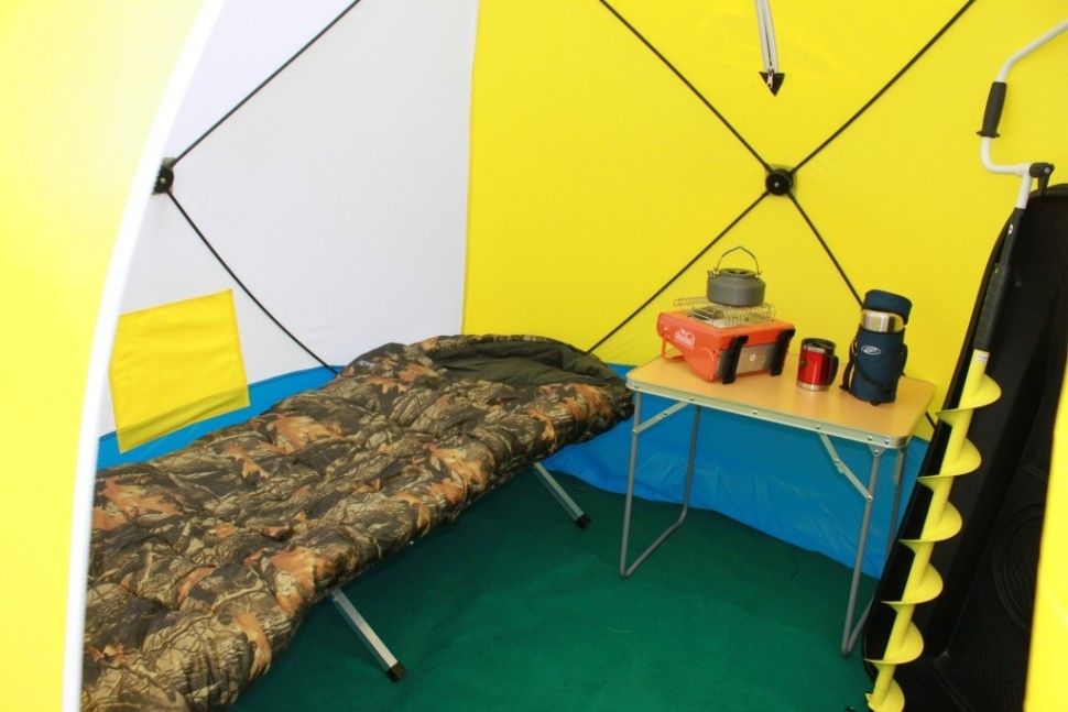 Зимняя палатка для рыбалки с походной мебелью